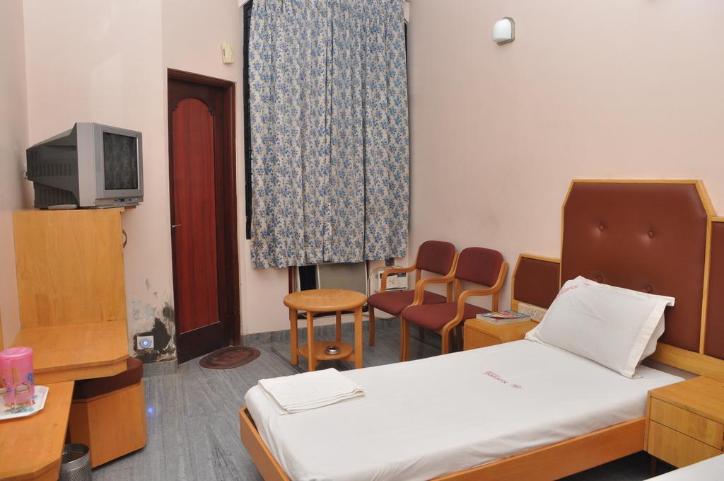 Hotel Pearls Madurai Esterno foto